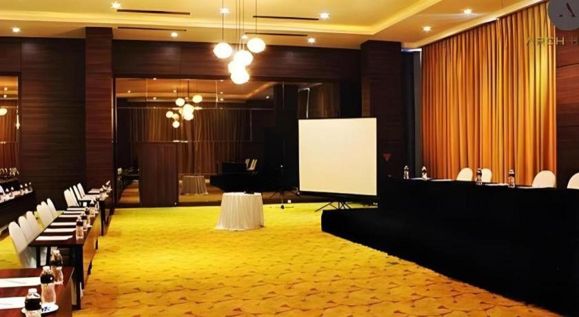 Arch Hotel Bogor Exterior foto
