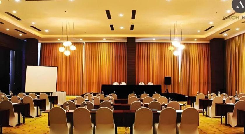 Arch Hotel Bogor Exterior foto