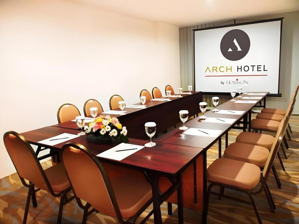 Arch Hotel Bogor Exterior foto